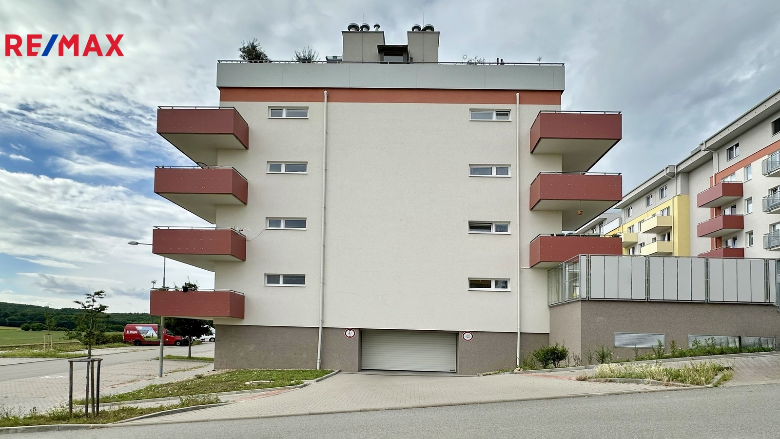 Pronájem garážového stání, 16 m2, Brno