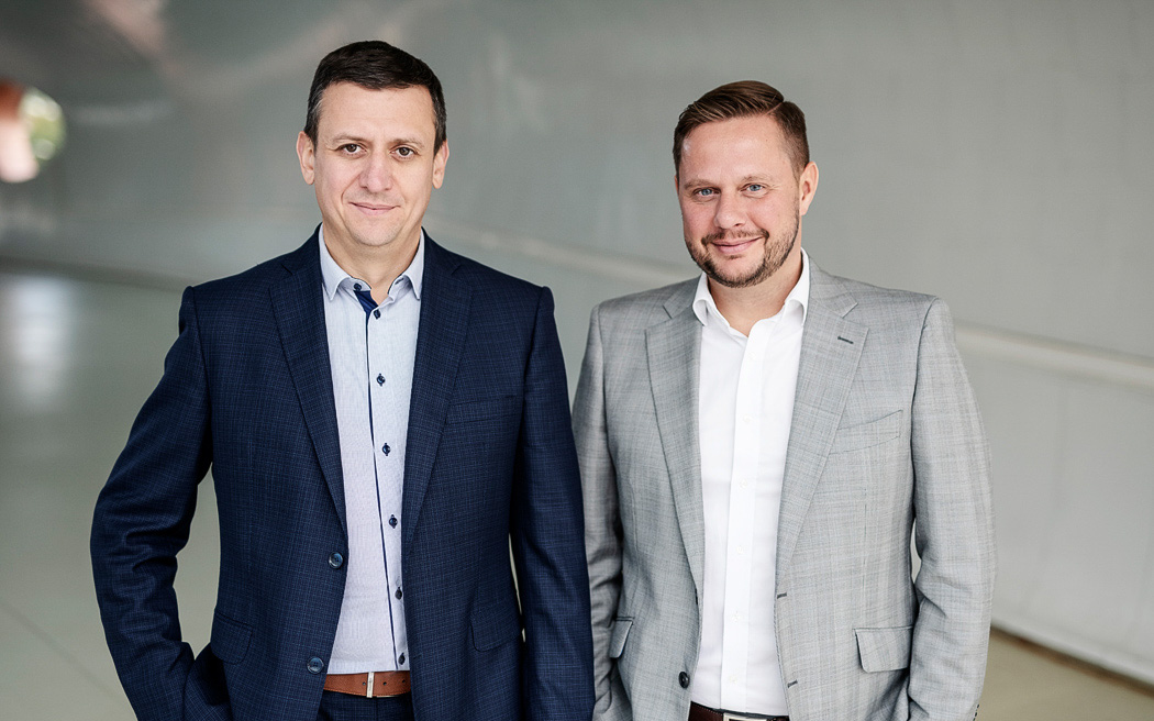 <p><span lang="cs">Advokátní kancelář za vás také podá návrhy na vklad do katastru nemovitostí, aktivně s vámi bude řešit vaše individuální požadavky, připomínky aj., tak abyste se nemuseli o nic starat a vaše spolupráce s námi byla co nejpohodlnější a celá transakce proběhla bez sebemenších problémů. Jsme přesvědčeni, že budete velmi spokojeni!</span></p>
<p><span lang="cs">V rámci poskytovaných služeb advokáty jsme </span><strong><span lang="cs">schopni vám zařídit prakticky jakoukoliv právní pomoc a radu</span></strong><span lang="cs"><strong>.</strong> Ať už se jedná o cokoliv, doporučíme vhodného advokáta na vyřešení vašeho problému. Jestliže potřebuje s čímkoliv poradit či pomoci, můžete kontaktovat přímo advokátní kancelář s odvoláním na RE/MAX Delux, anebo se ozvěte nám.</span></p>