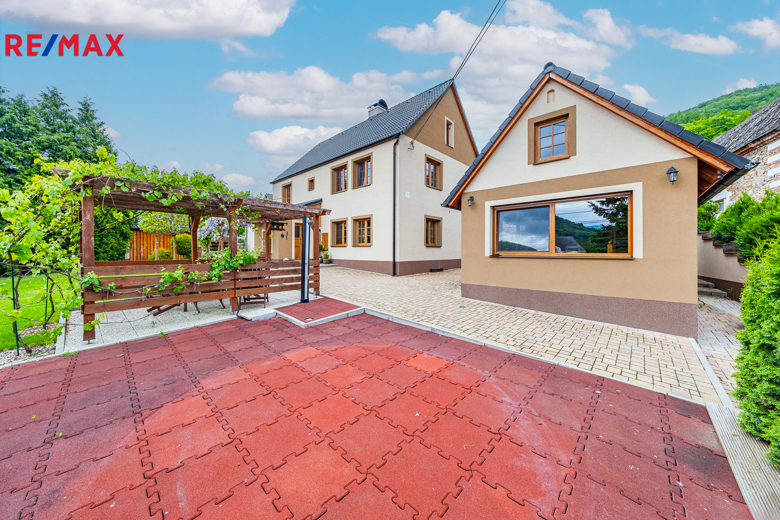 Prodej rodinného domu, 200 m2, Okounov