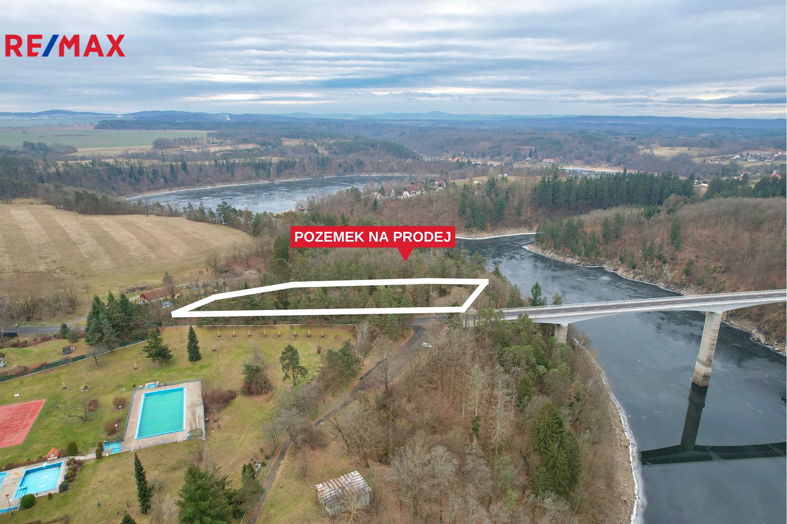 Prodej pozemku pro komerční výstavbu, 2467 m2, Zvíkovské Podhradí