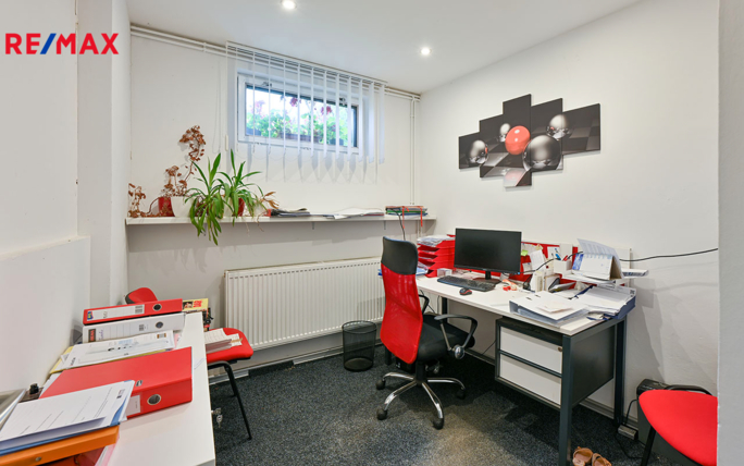 3040759.jpg 3040759.jpg