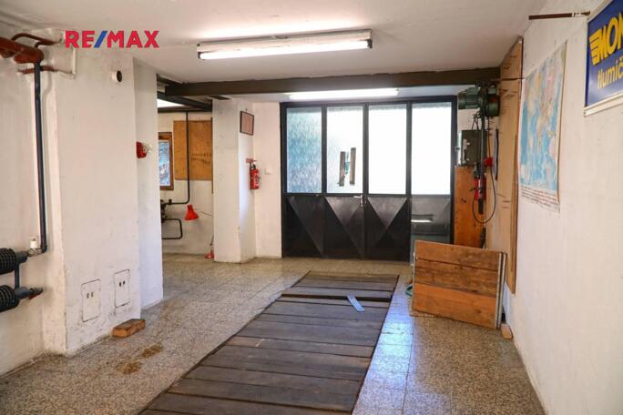 Prodej třípodlažního  rodinného domu 6 + 1 + technické místnosti - obrázek 25