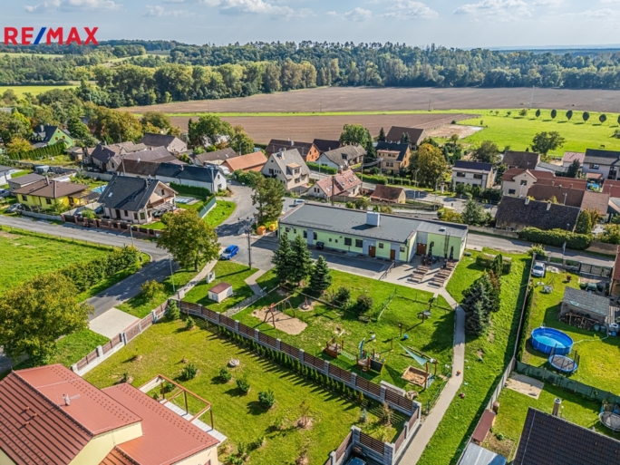 3033878.jpg 3033878.jpg