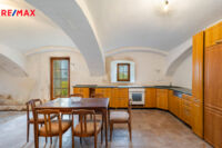 REMAX Delux