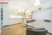 REMAX Delux