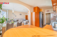 REMAX Delux