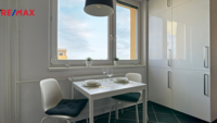REMAX Delux