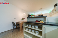 REMAX Delux