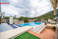 REMAX Delux