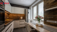 REMAX Delux