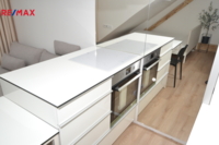 REMAX Delux