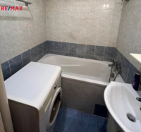 REMAX Delux
