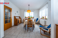 REMAX Delux