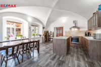 REMAX Delux
