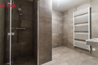 REMAX Delux