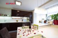 REMAX Delux