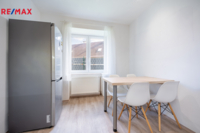 REMAX Delux