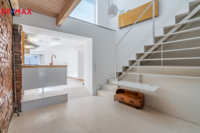 REMAX Delux