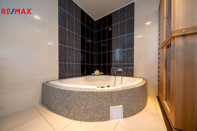 3071378.jpg 3071378.jpg