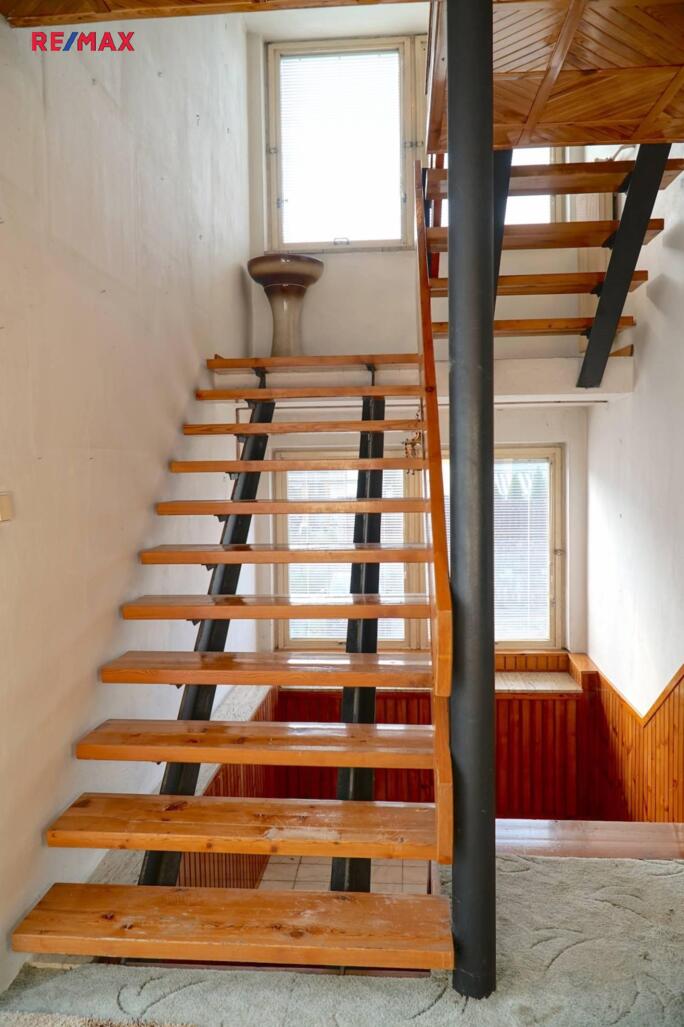 Prodej třípodlažního  rodinného domu 6 + 1 + technické místnosti - obrázek 15