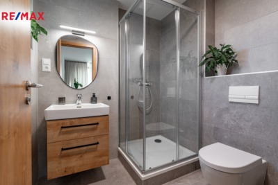 3018485.jpg 3018485.jpg