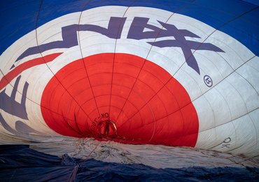 Nafukování REMAX balonu před odletem