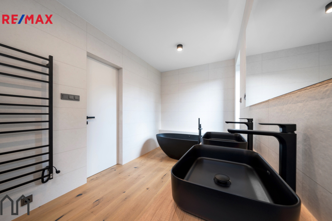 2857631.jpg 2857631.jpg