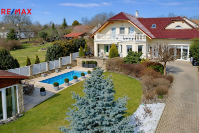 Prodej rodinného domu, 243 m2, Kly