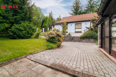 3033546.jpg 3033546.jpg