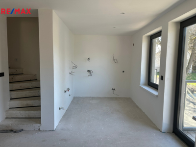 REMAX Delux