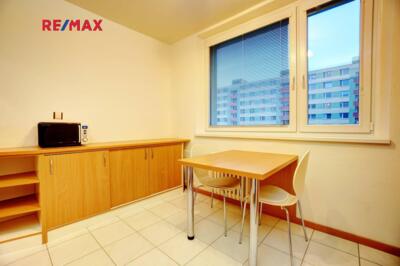 REMAX Delux