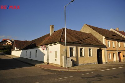 Prodej rodinného domu, 300 m2, Štěkeň