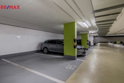 Pronájem garážového stání, 13 m2, Praha