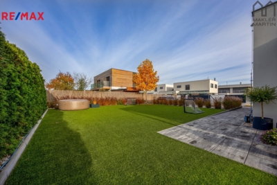 3084207.jpg 3084207.jpg