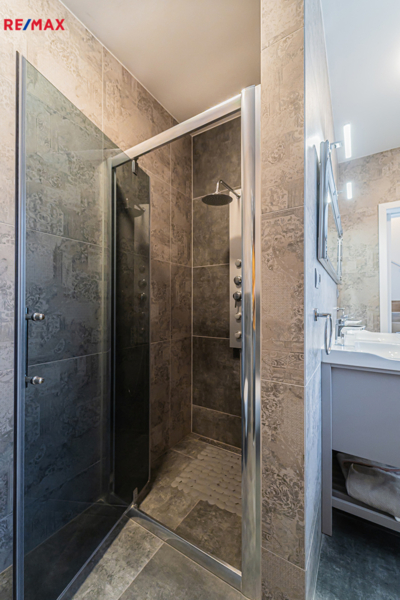 2740063.jpg 2740063.jpg