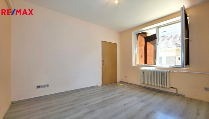 2942135.jpg 2942135.jpg