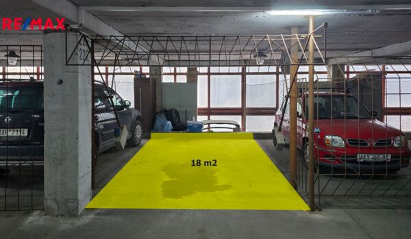Prodej garážového stání, 18 m2, Praha