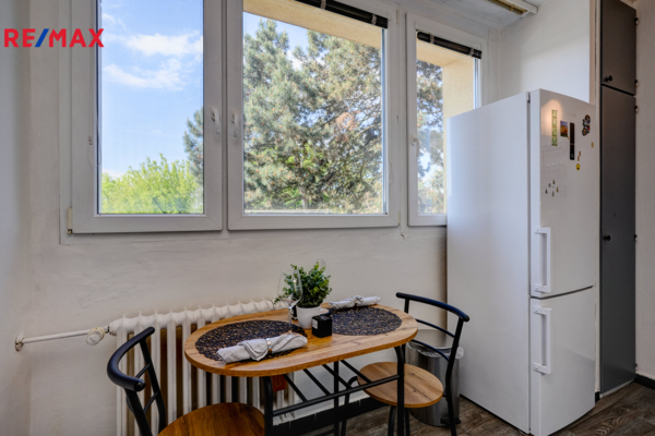 REMAX Delux