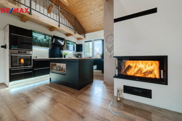REMAX Delux