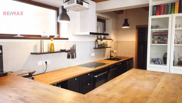 REMAX Delux