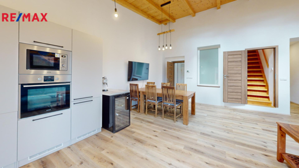 REMAX Delux