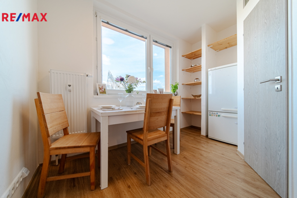 REMAX Delux