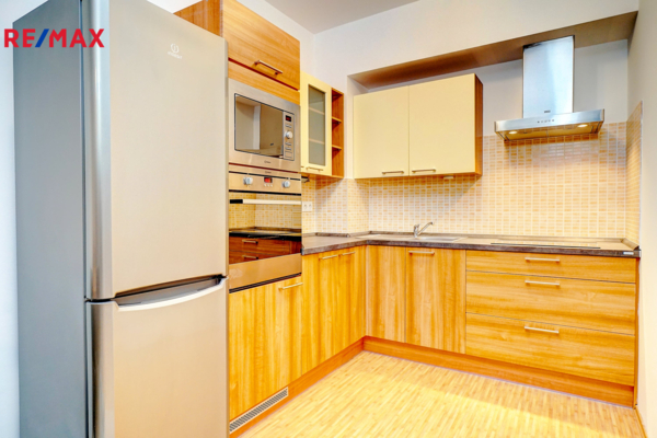 REMAX Delux