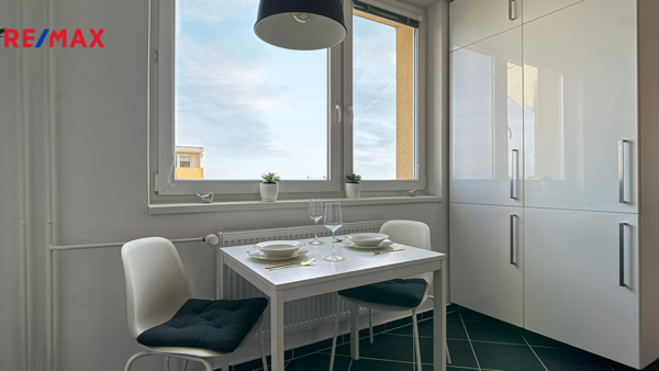 REMAX Delux