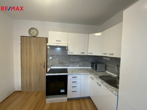 REMAX Delux