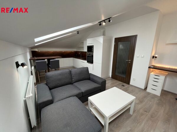 Pronájem bytu 2+kk, 38 m2, Kladno