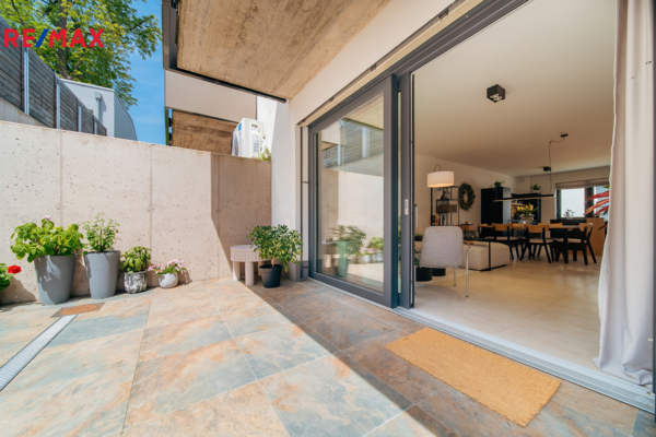 REMAX Delux