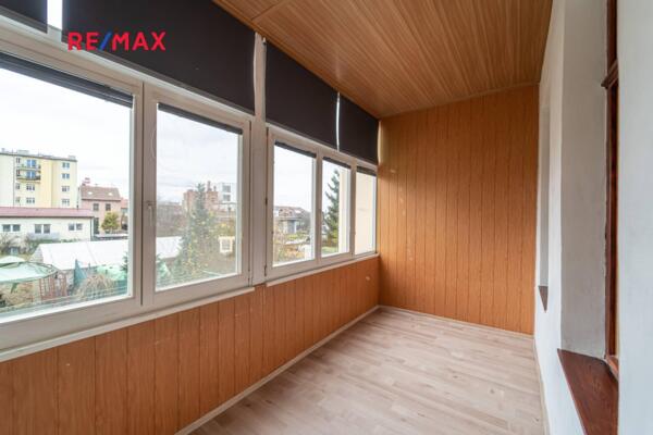 REMAX Delux