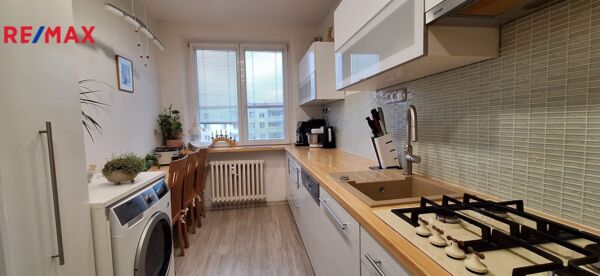 REMAX Delux