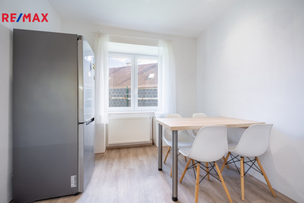 REMAX Delux